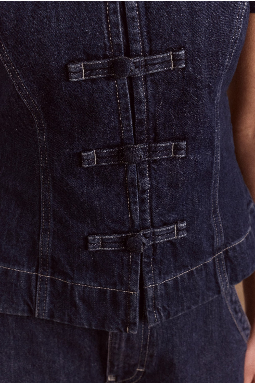 Damson Madder nelly button trim top - indigo