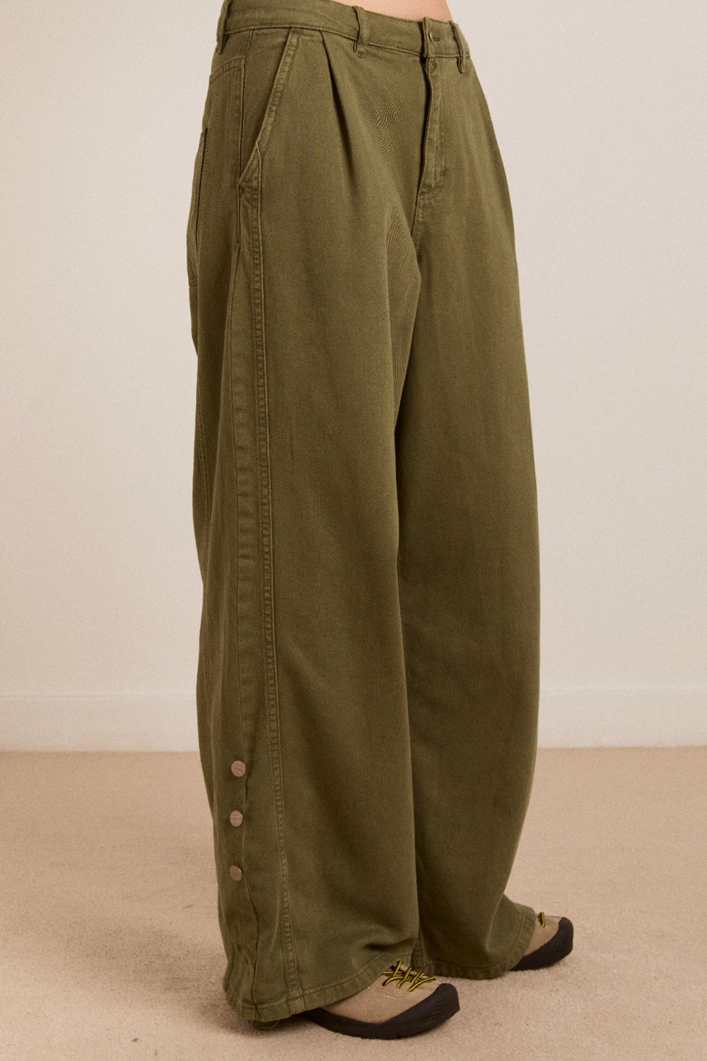 Damson Madder wylie turn up jeans - khaki