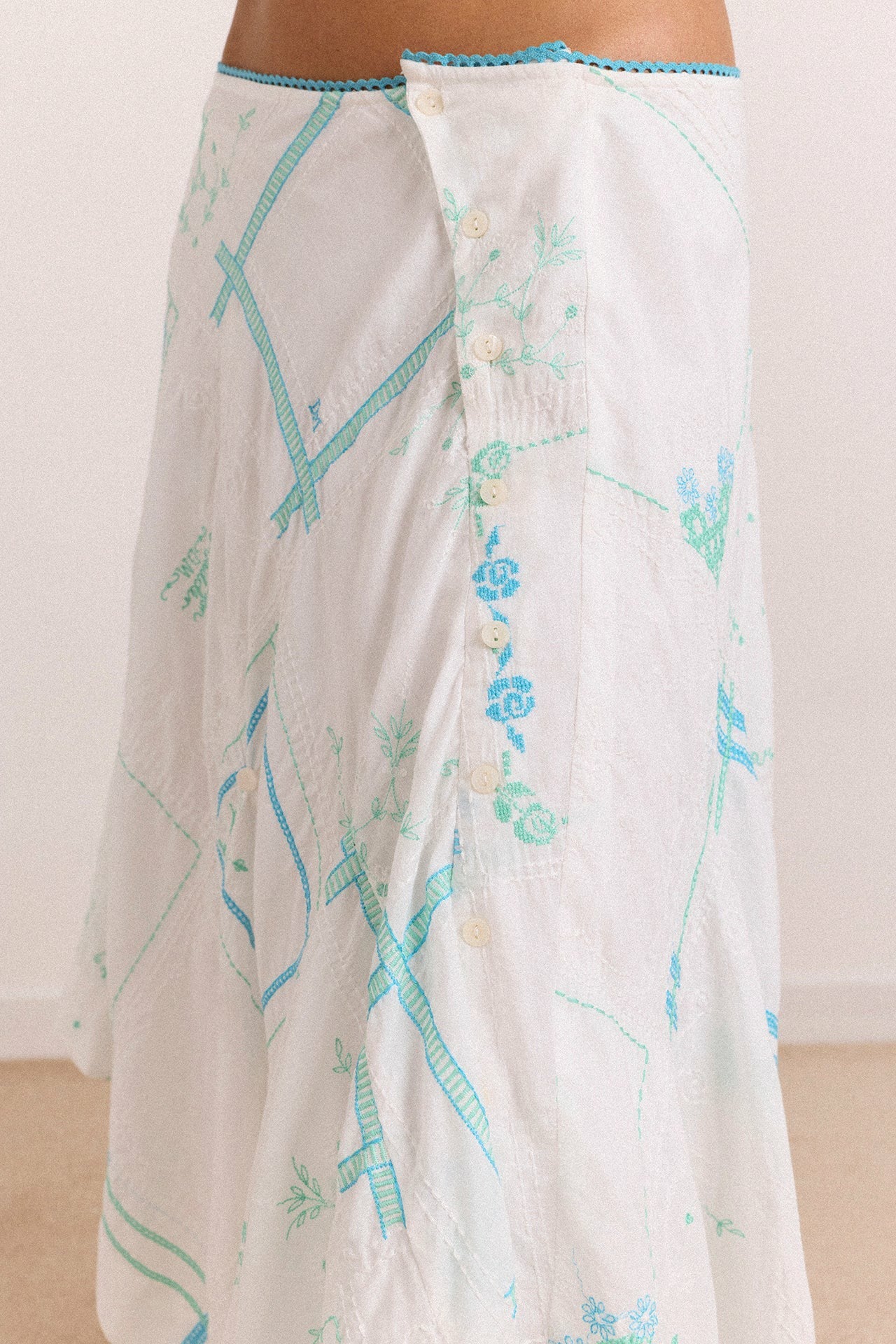 Damson Madder corinne hanky hem midi skirt - white/blue embroidery