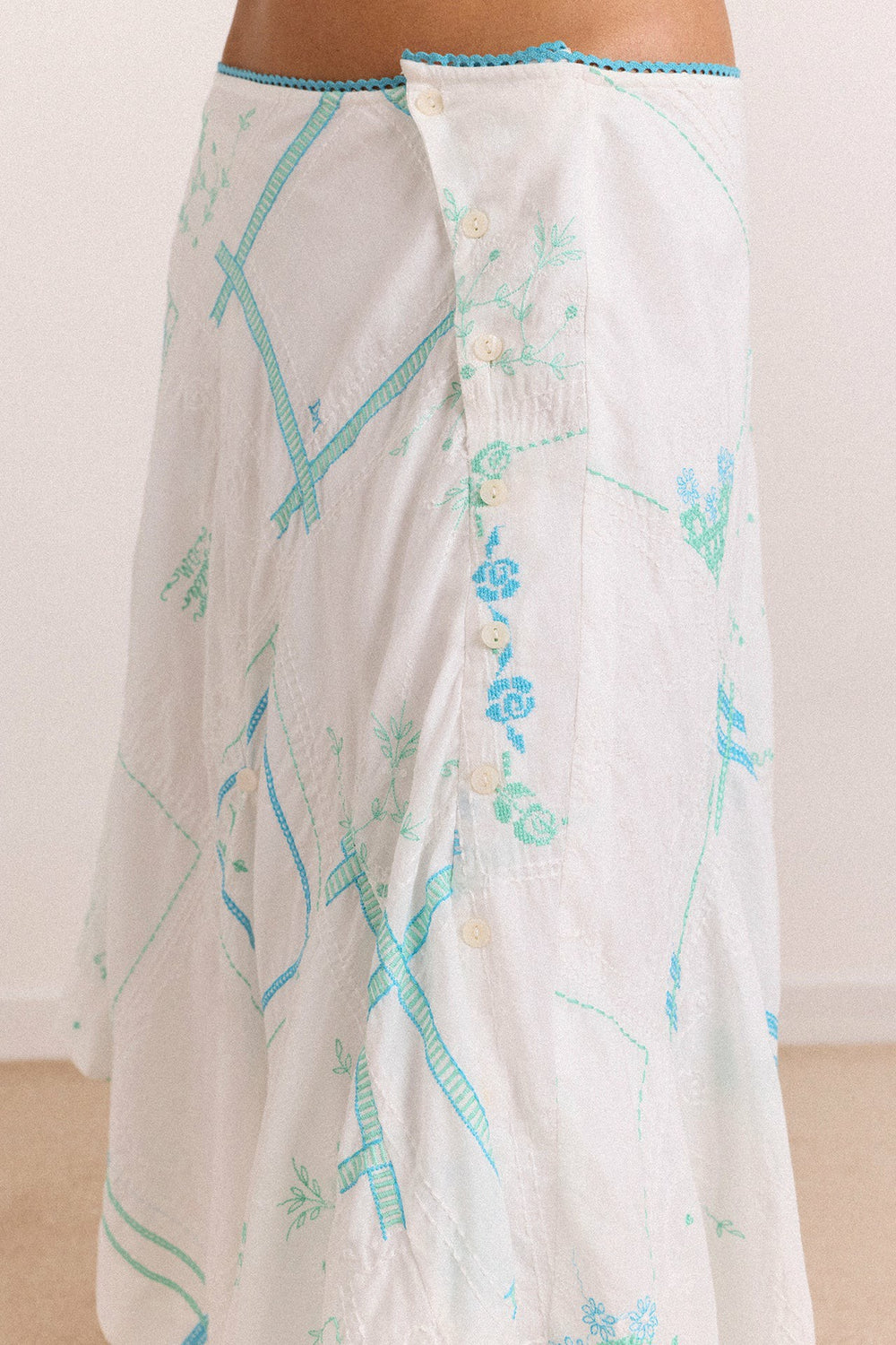 Damson Madder corinne hanky hem midi skirt - white/blue embroidery