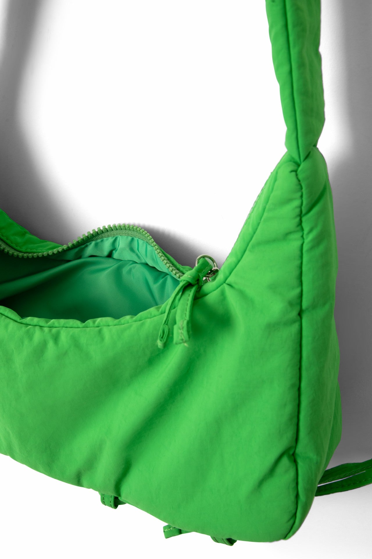 Damson Madder puffy saz bag - green