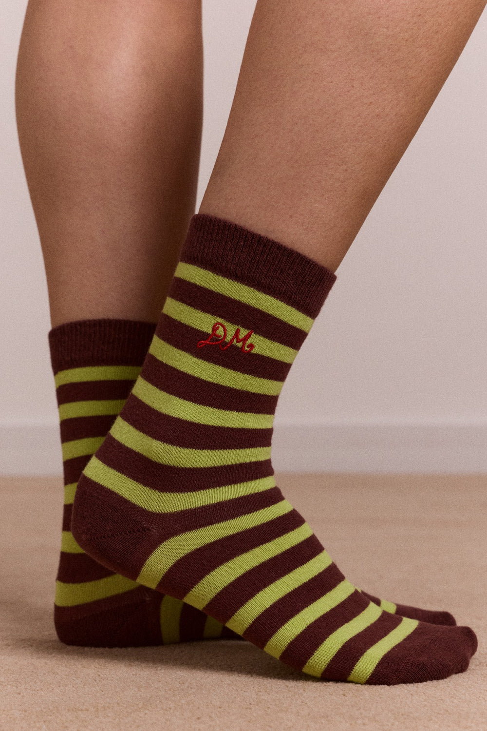 Damson Madder calf length 2 pack socks - choc & avocado