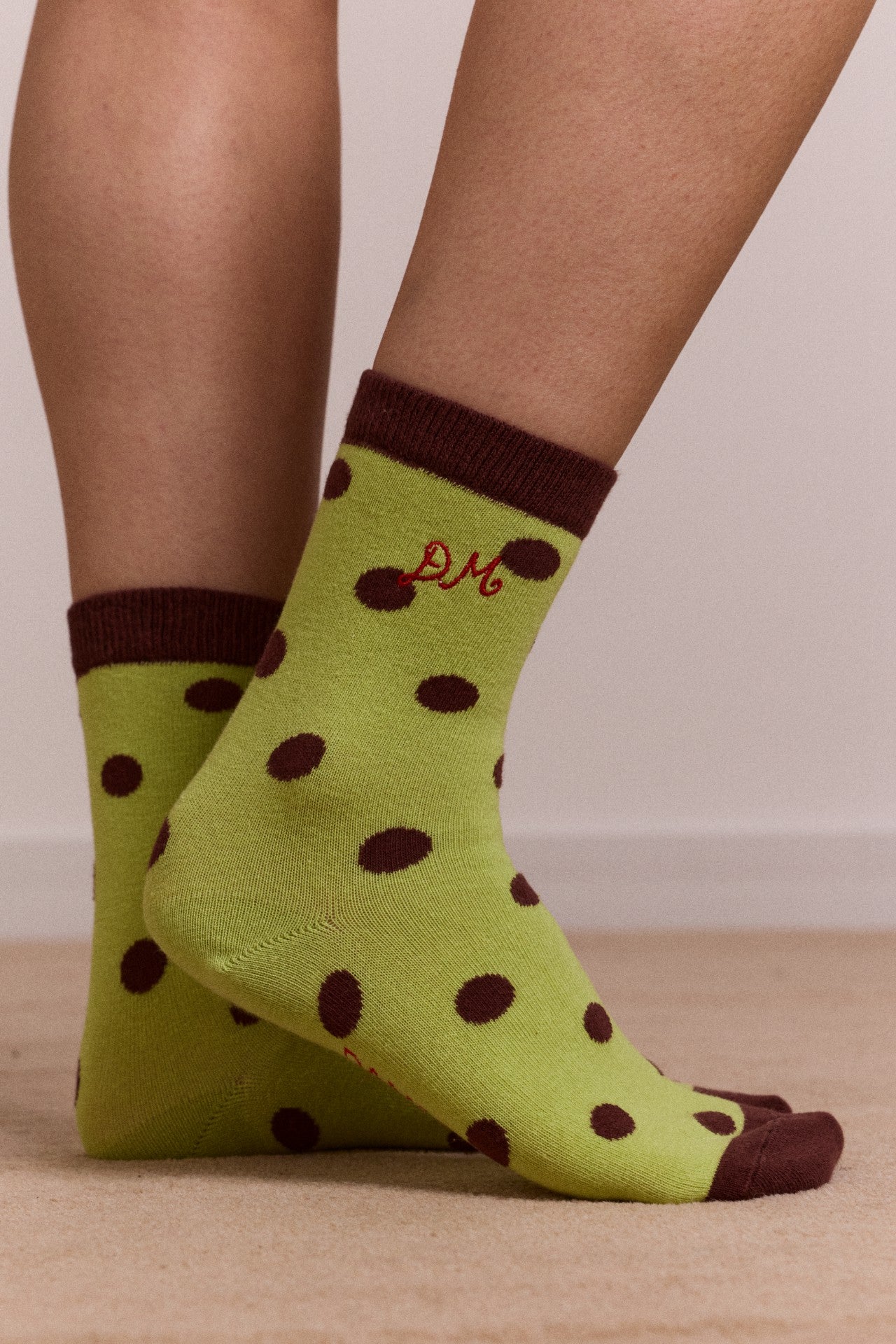 Damson Madder calf length 2 pack socks - choc & avocado