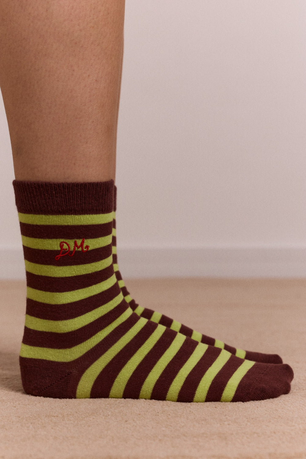Damson Madder calf length 2 pack socks - choc & avocado