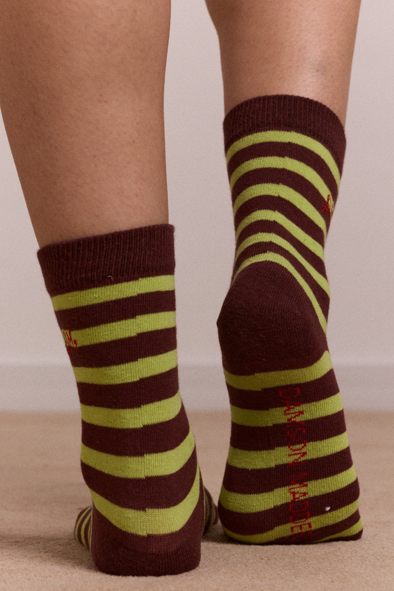 Damson Madder calf length 2 pack socks - choc & avocado
