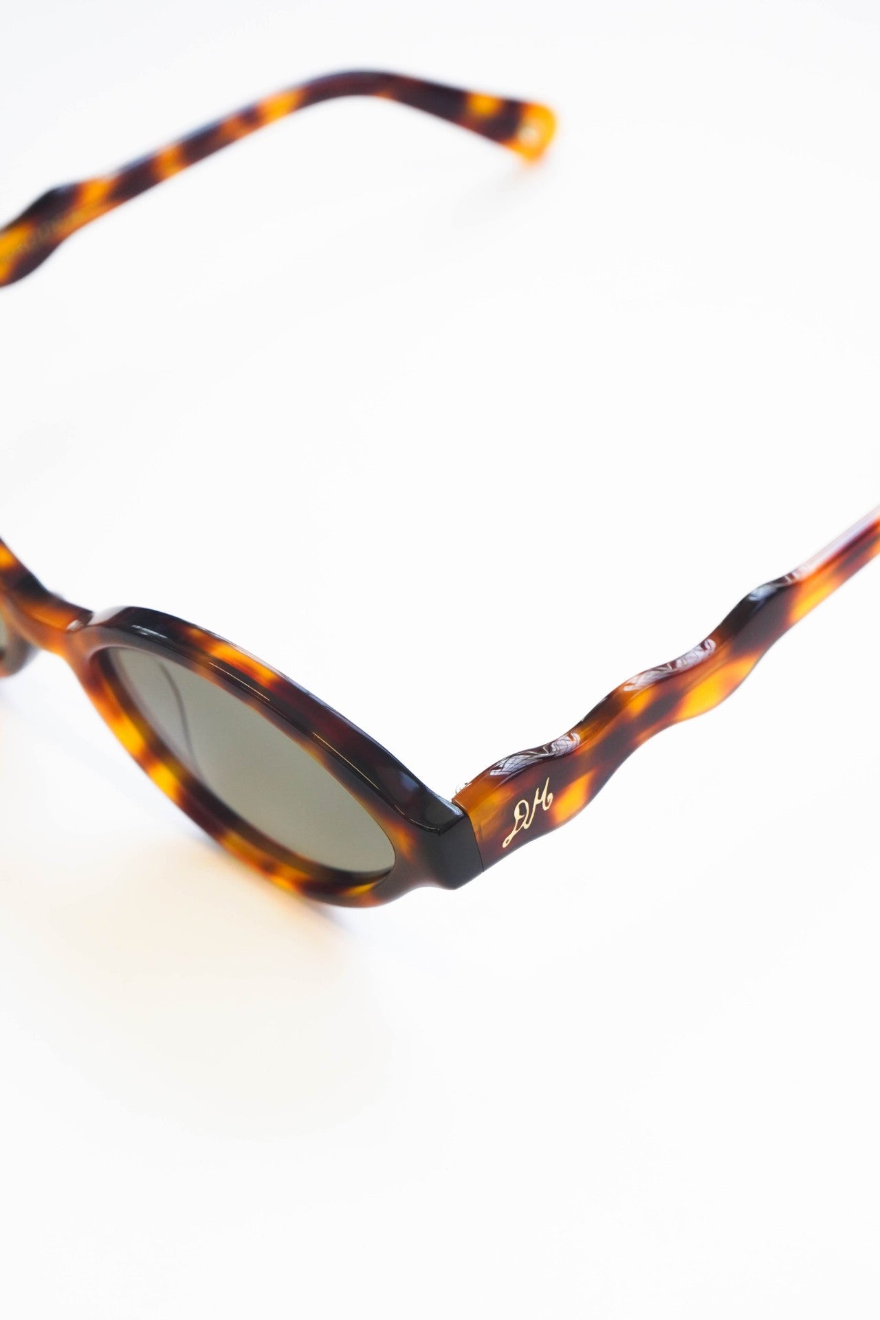 Damson Madder slim oval sunglasses with wavy temple in tort