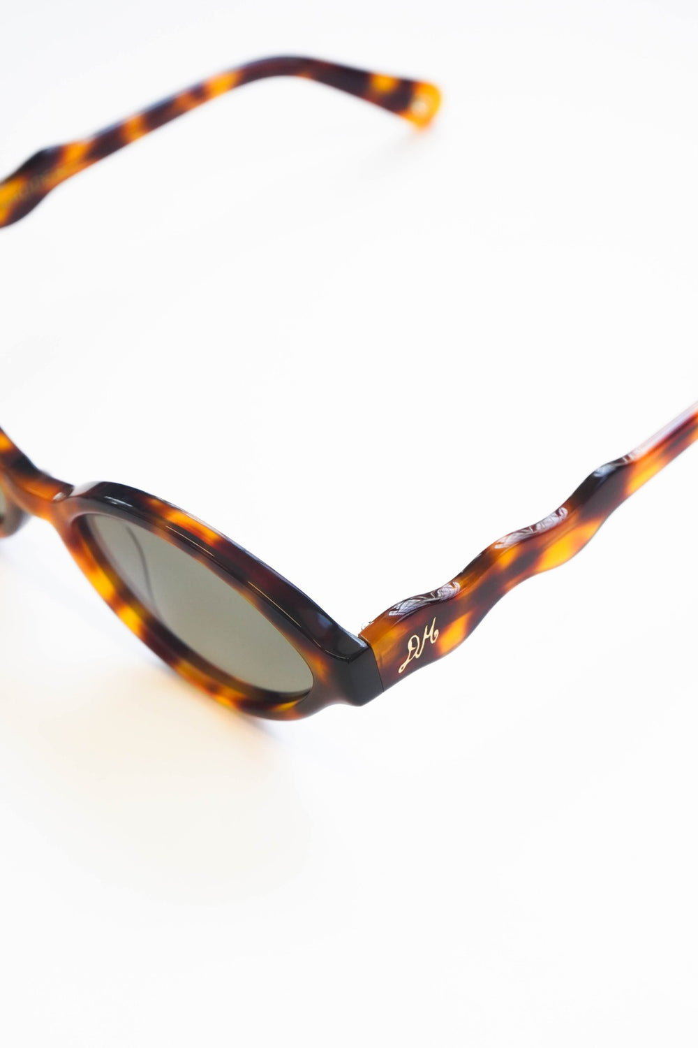 Damson Madder slim oval sunglasses with wavy temple in tort